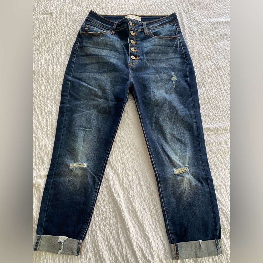 Kancan women’s button up jeans.